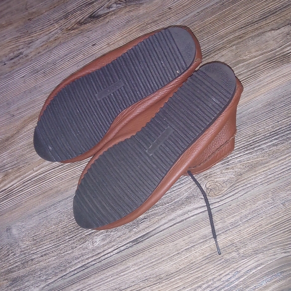 Minnetonka Leather Lightweight Slouchy Lace Up Moccasin Shoes - Picture 8 of 14